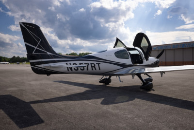 2023 Cirrus SR22T: 