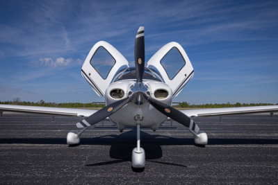 2006 Cirrus SR22 GTS: 