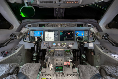 2010 Gulfstream G550: Flight Deck