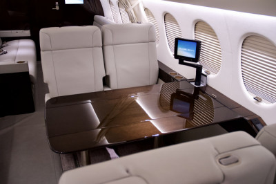 2012 Dassault Falcon 7X: Mid Cabin Conference Group