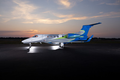 2016 Embraer Phenom 300: 