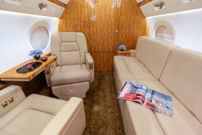 2013 Gulfstream G550: Forward Cabin Mid Cabin Bulkhead Door Closed