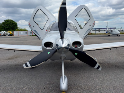 2010 Cirrus SR22T G3 GTS: 