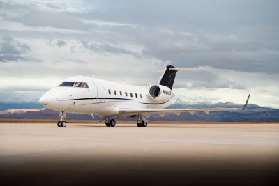 1999 Bombardier Challenger 604: Exterior