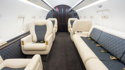 1999 Bombardier Challenger 604: Cabin Forward View