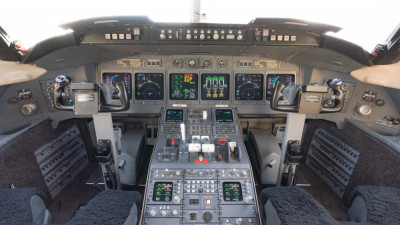 1999 Bombardier Challenger 604: Flight Deck