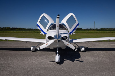 2000 Cirrus SR20: 