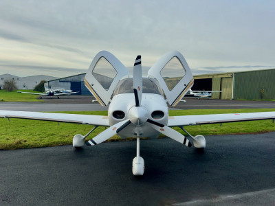 2004 Cirrus SR22 G2: 