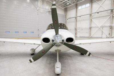 2005 Cirrus SR22: 