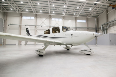 2005 Cirrus SR22: 