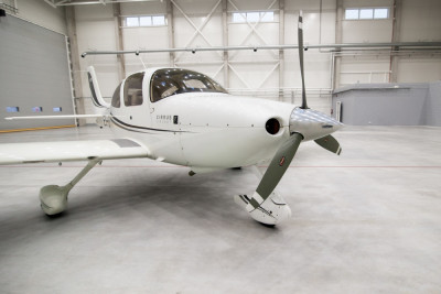 2005 Cirrus SR22: 