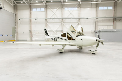 2005 Cirrus SR22: 