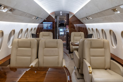 2009 Dassault Falcon 2000LX: 