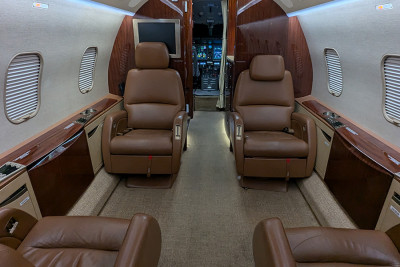 2006 Bombardier Challenger 300: 20075-Interior Fwd