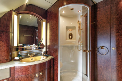 2002 Boeing BBJ2: VIP Lavatory (Mid)