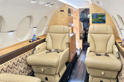 2008 Hawker 900XP: Forward Cabin