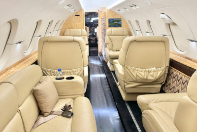 2008 Hawker 900XP: Mid Cabin Interior