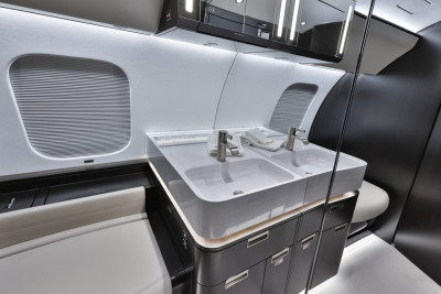 2024 Bombardier Global 7500: Aft Lav