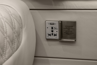 2017 Embraer Phenom 300: 