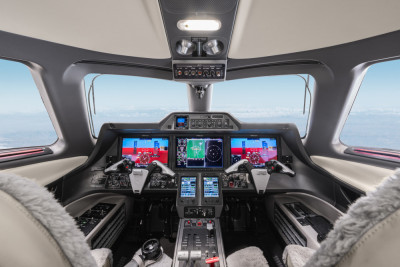2017 Embraer Phenom 300: 