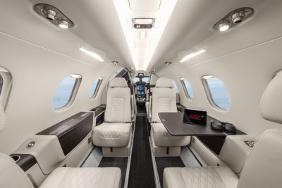 2017 Embraer Phenom 300: 