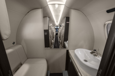 2017 Embraer Phenom 300: 