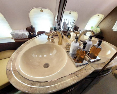 2006 Bombardier Global 5000: Lavatory
