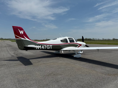2004 Cirrus SR22: 