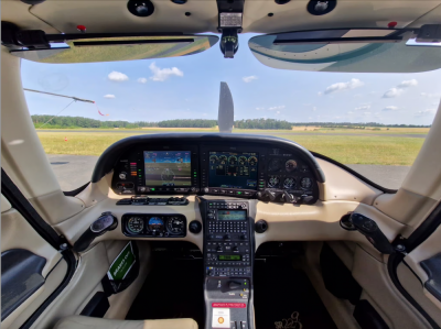 2004 Cirrus SR22: 