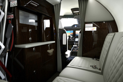 2025 Embraer Phenom 300E: 