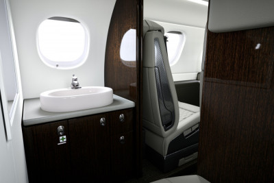 2025 Embraer Phenom 300E: 