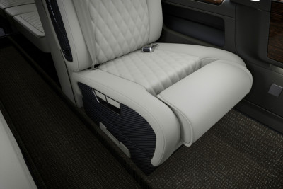 2025 Embraer Phenom 300E: 