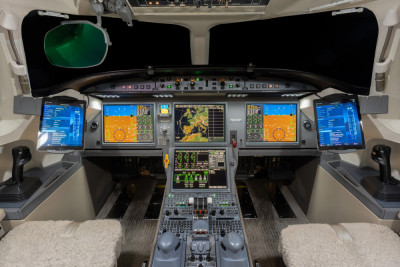 2015 Dassault Falcon 7X: Flight Deck