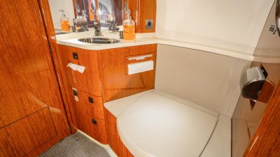 2015 Dassault Falcon 7X: Aft Lavatory