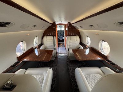 2007 Gulfstream G200: Forward Club w/ Fold Out Tables