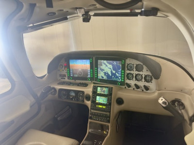 2004 Cirrus SR22 G2: 