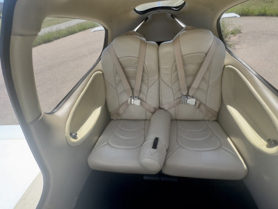 2004 Cirrus SR22 G2: 