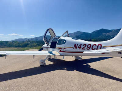 2004 Cirrus SR22 G2: 