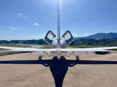 2004 Cirrus SR22 G2: 