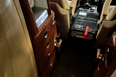 2008 Beechcraft King Air 350: FL-0610 Refreshment Center