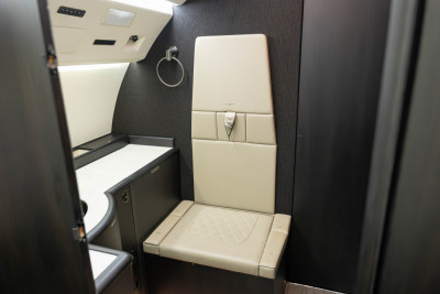 1999 Bombardier Challenger 604: 
