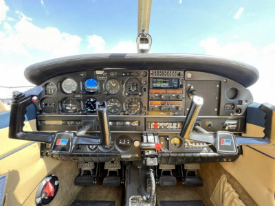 1985 Piper Archer II: 