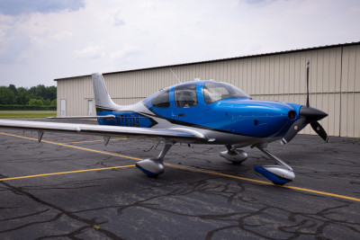 2025 Cirrus SR22: 