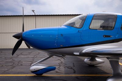 2025 Cirrus SR22: 