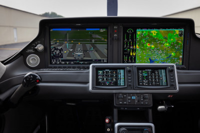 2025 Cirrus SR22: 