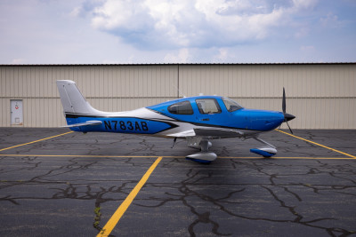 2025 Cirrus SR22: 