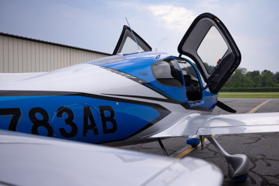 2025 Cirrus SR22: 