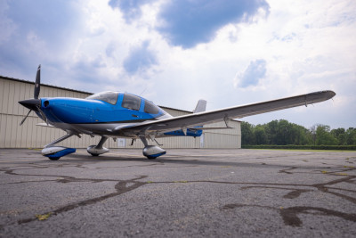 2025 Cirrus SR22: 