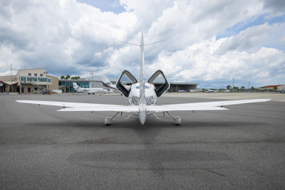 2005 Cirrus SR22 GTS: 