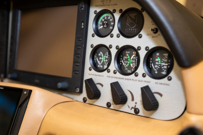 2005 Cirrus SR22 G2: 